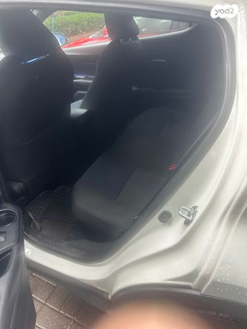 מודעת רכב טויוטה C-HR