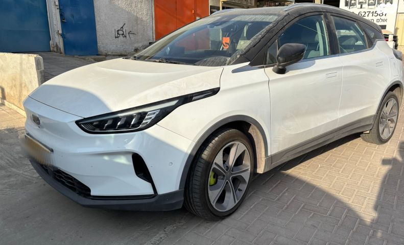 מודעת רכב ג׳ילי Geometry C