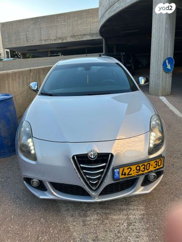מודעת רכב אלפא רומיאו ג'ולייטה