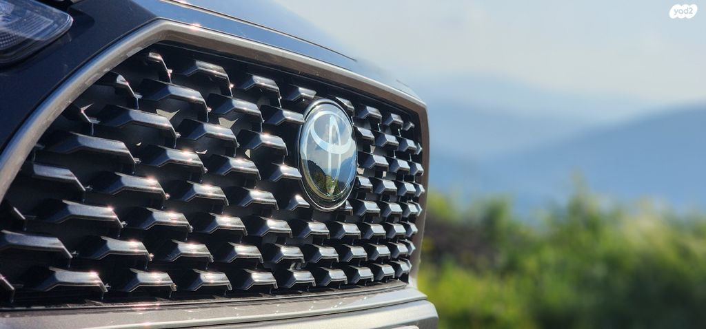 מודעת רכב טויוטה קורולה קרוס