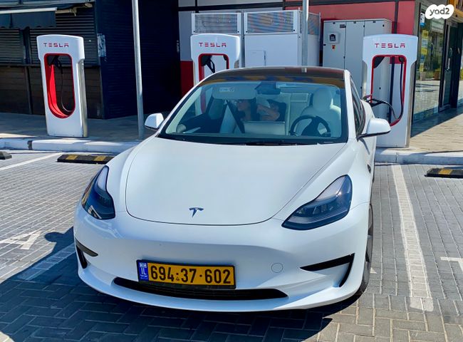 מודעת רכב טסלה מודל 3