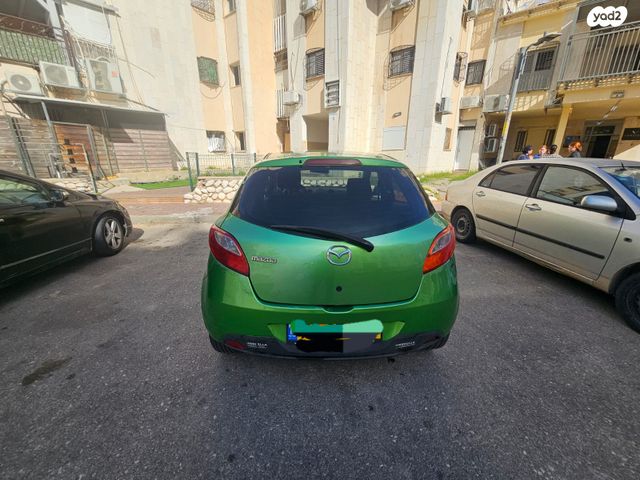 מודעת רכב מאזדה 2