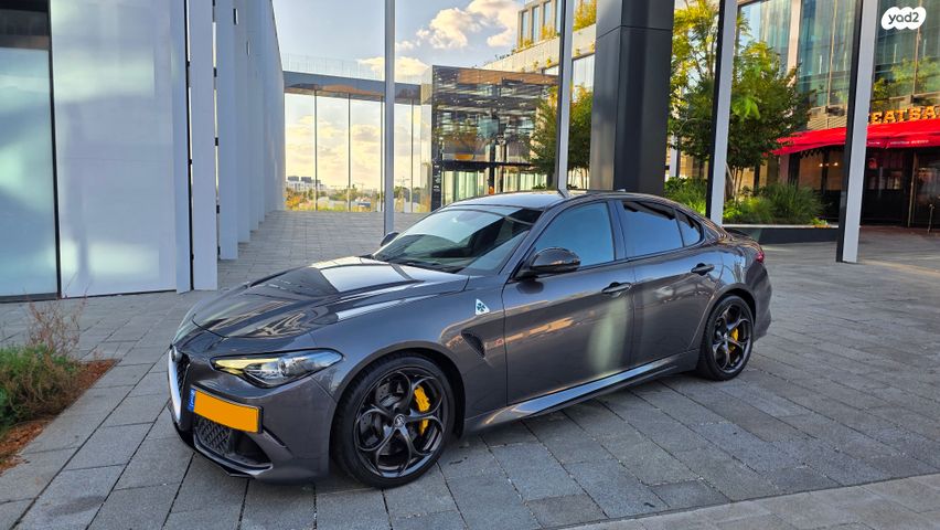 אלפא רומיאו ג'וליה