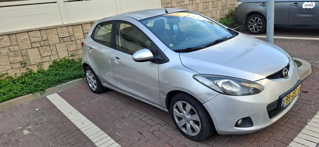 מודעת רכב מאזדה 2