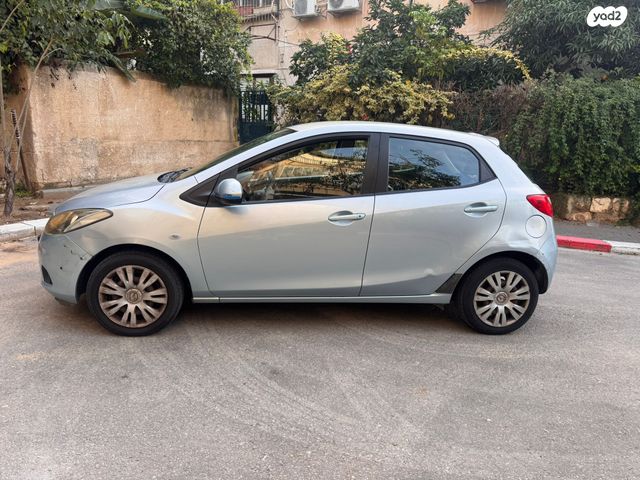 מודעת רכב מאזדה 2