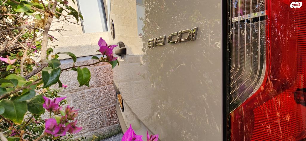 מודעת רכב מרצדס-בנץ ספרינטר