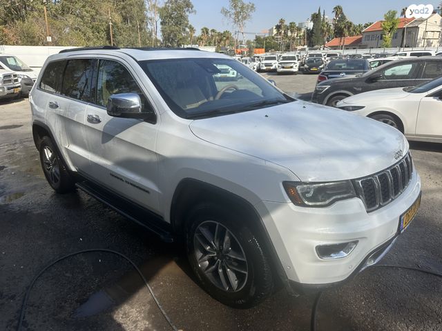 מודעת רכב ג'יפ גרנד צ'ירוקי