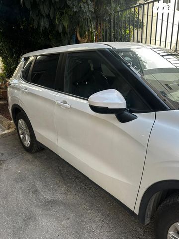 מיצובישי אאוטלנדר