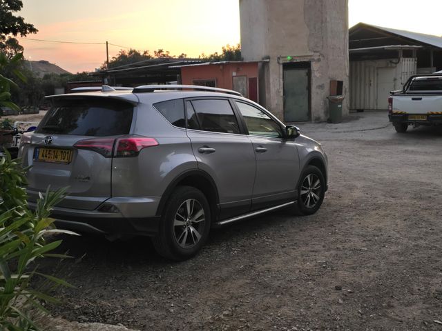 מודעת רכב טויוטה RAV4