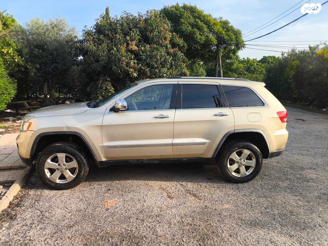 מודעת רכב ג'יפ גרנד צ'ירוקי