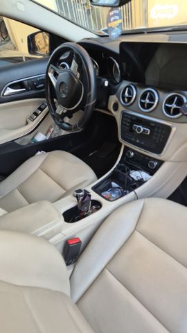 מרצדס-בנץ GLA