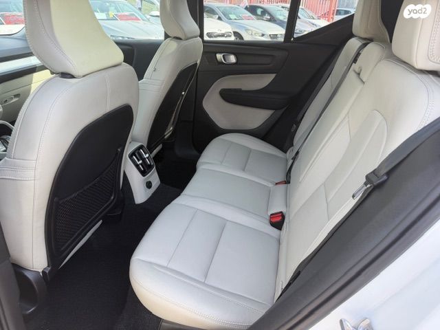 וולוו XC40