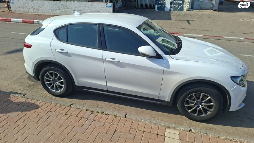 מודעת רכב אלפא רומיאו סטלביו