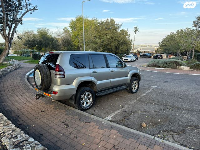 טויוטה לנד קרוזר