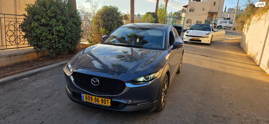 מודעת רכב מאזדה CX-30