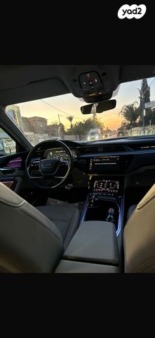 מודעת רכב אאודי E-tron