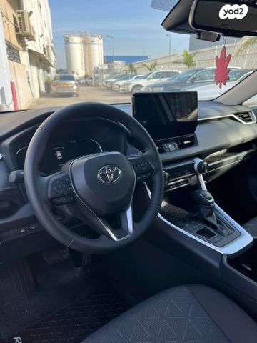 טויוטה RAV4