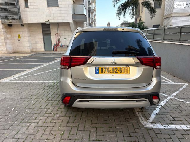 מיצובישי אאוטלנדר