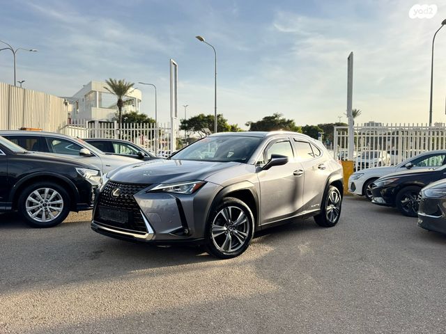 מודעת רכב לקסוס UX