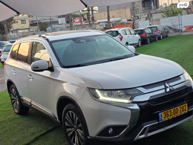 מיצובישי אאוטלנדר