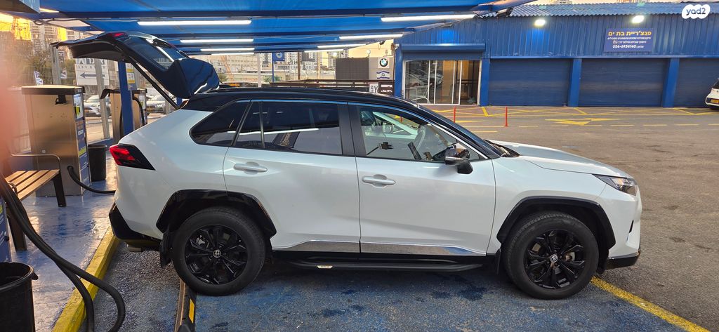 טויוטה RAV4