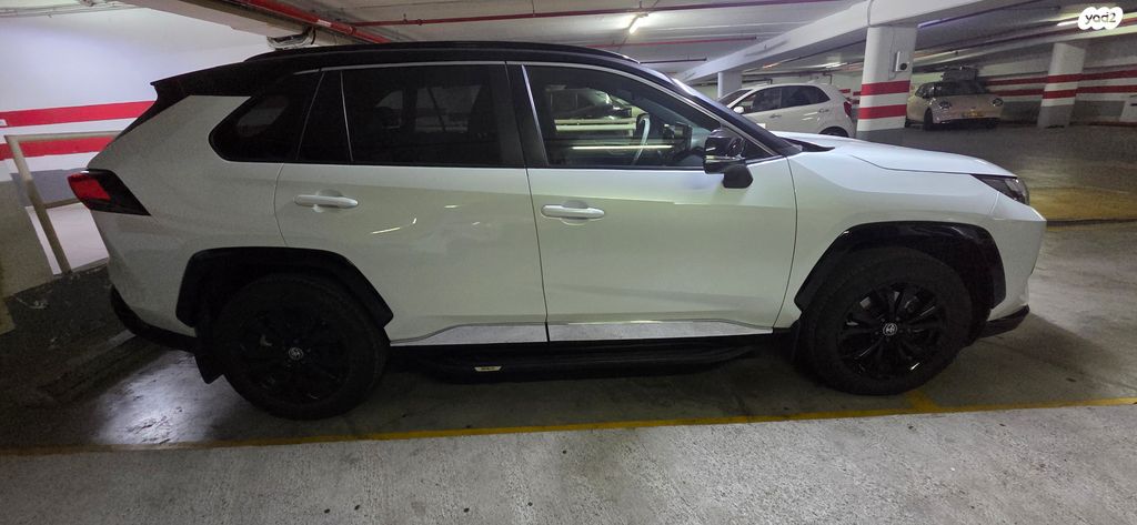 מודעת רכב טויוטה RAV4