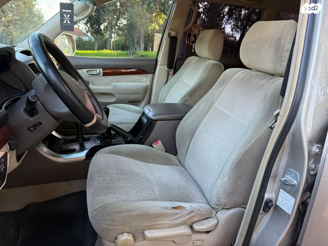 טויוטה לנד קרוזר