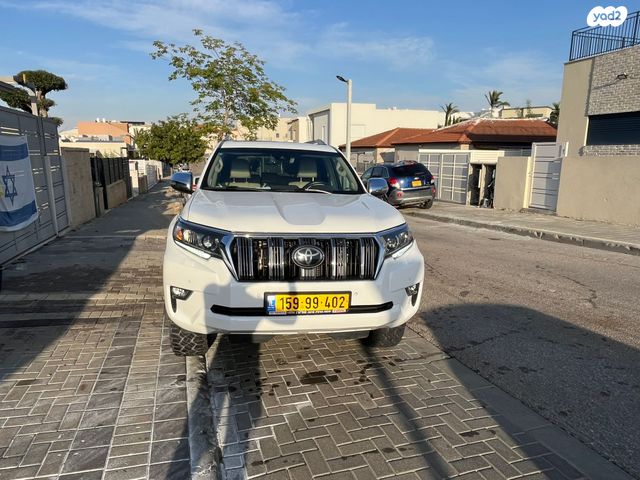 טויוטה לנד קרוזר