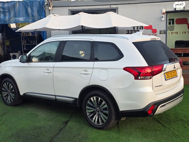 מיצובישי אאוטלנדר