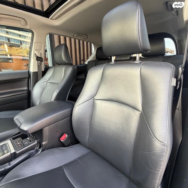 טויוטה לנד קרוזר