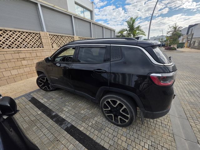 מודעת רכב ג'יפ קומפאס