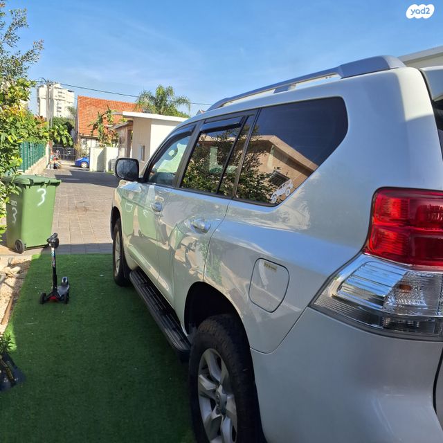 טויוטה לנד קרוזר