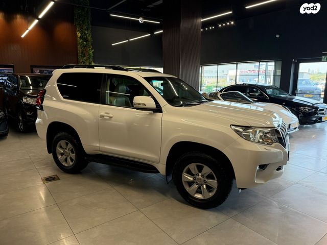 טויוטה לנד קרוזר