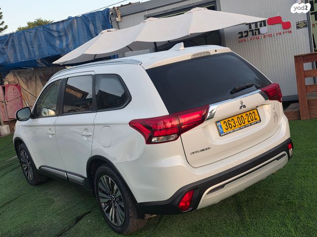 מיצובישי אאוטלנדר