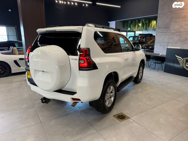 טויוטה לנד קרוזר