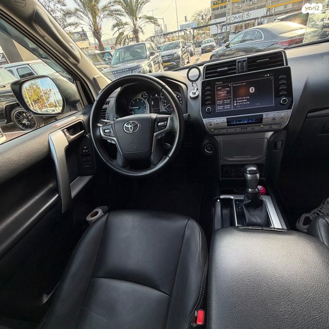 טויוטה לנד קרוזר