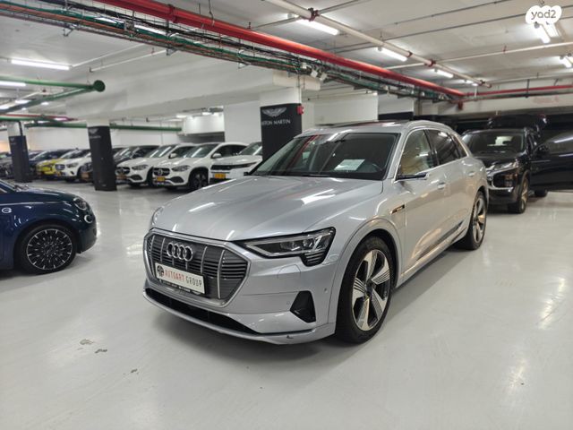 מודעת רכב אאודי E-tron
