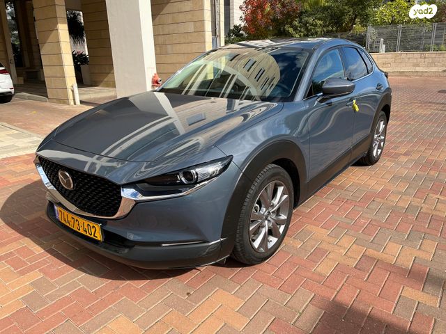 מודעת רכב מאזדה CX-30