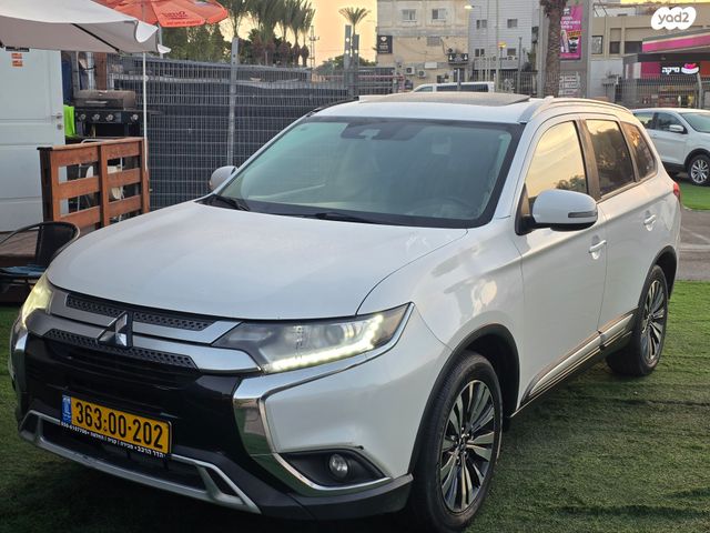 מיצובישי אאוטלנדר