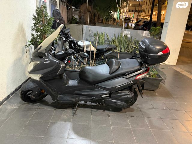 מודעת רכב סאן יאנג ג'וי-מקס 250