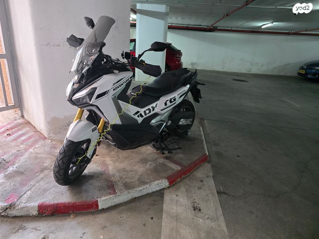 מודעת רכב סאן יאנג ADX400