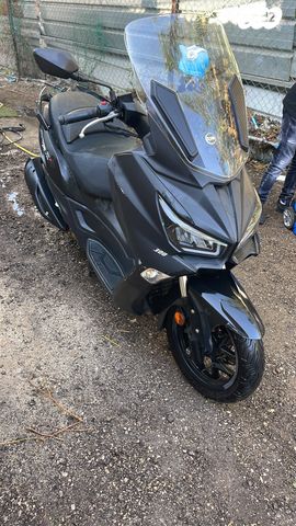 מודעת רכב סאן יאנג ג'וי-מקס Z-300