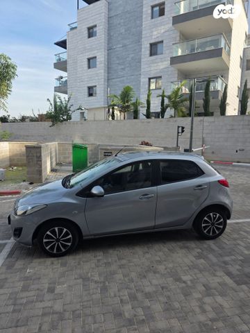 מודעת רכב מאזדה 2