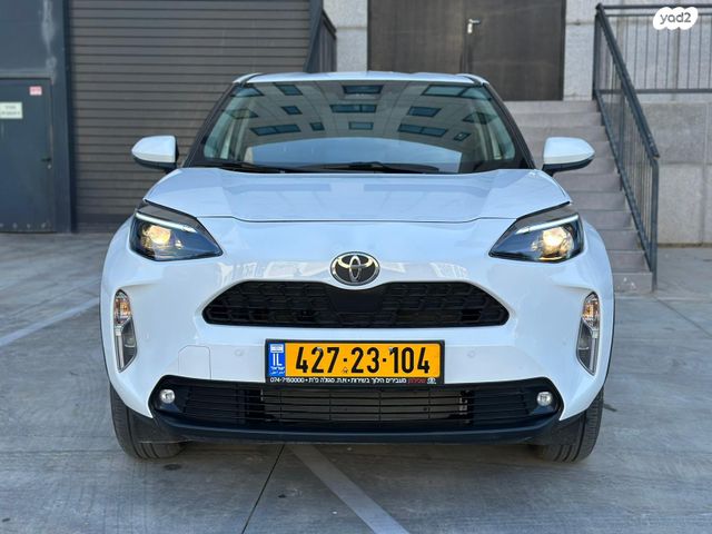 טויוטה יאריס קרוס
