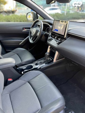 טויוטה קורולה קרוס