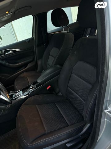 אינפיניטי Q30