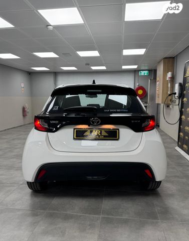 טויוטה יאריס