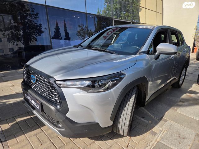 מודעת רכב טויוטה קורולה קרוס