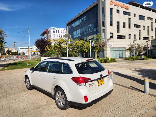 סובארו אאוטבק