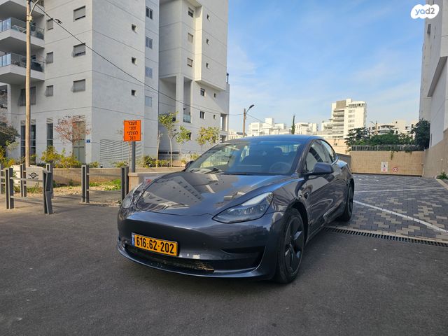 מודעת רכב טסלה מודל 3
